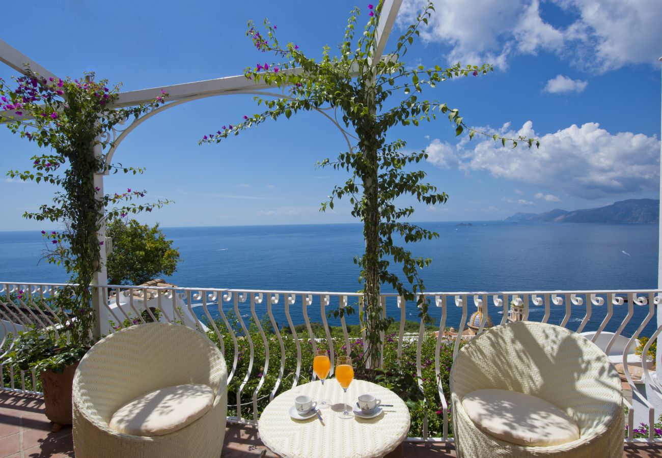 Casa a Praiano - Casa Sunset - Terrazza panoramica con vista su Positano e Capri 