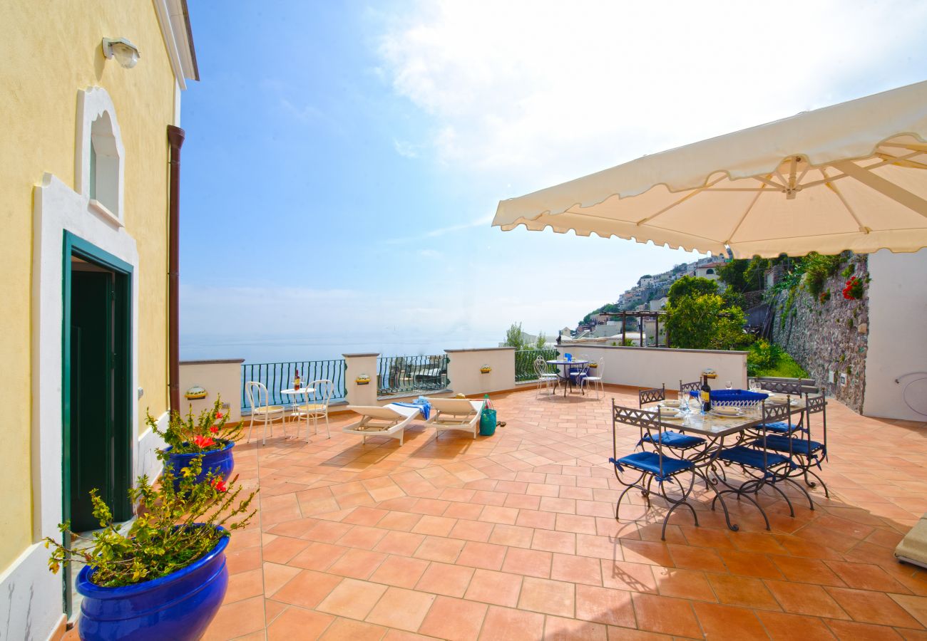 Villa a Praiano - Casa Alessia - Grande terrazza sul mare, ideale per famiglie