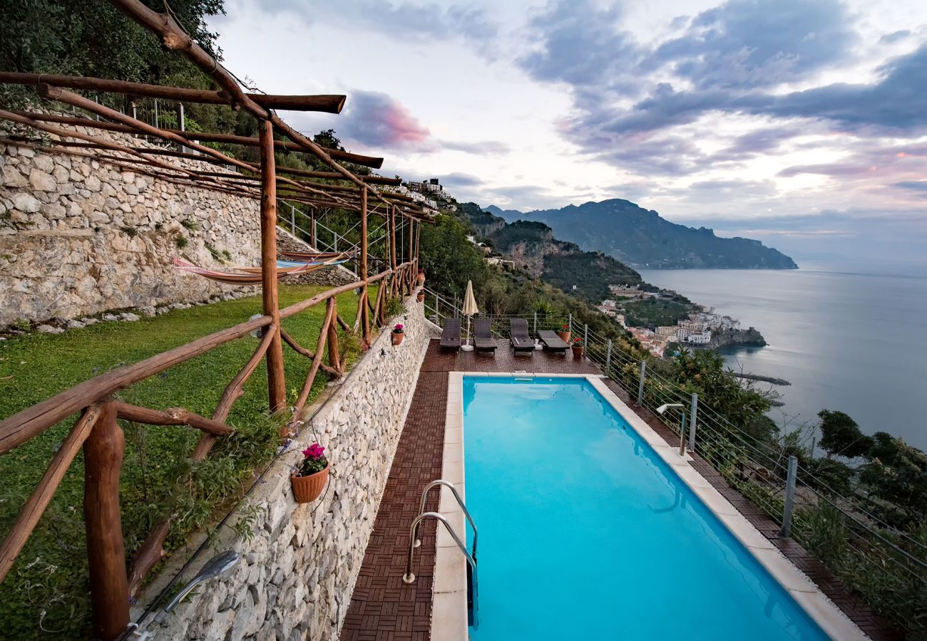 Villa a Pogerola - Villa Gioiello - Piscina vista mare con cromoterapia 