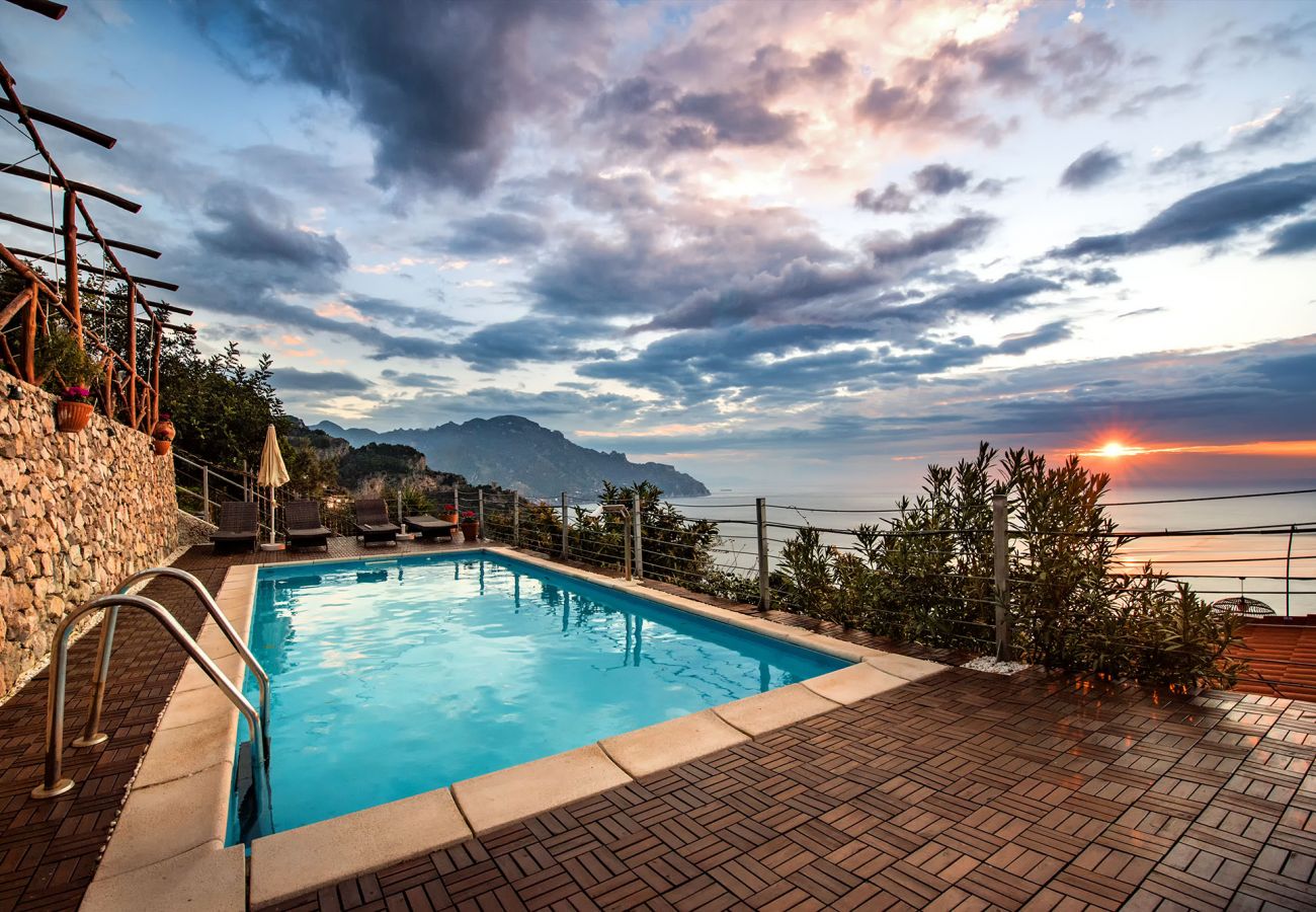 Villa a Pogerola - Villa Gioiello - Piscina vista mare con cromoterapia 