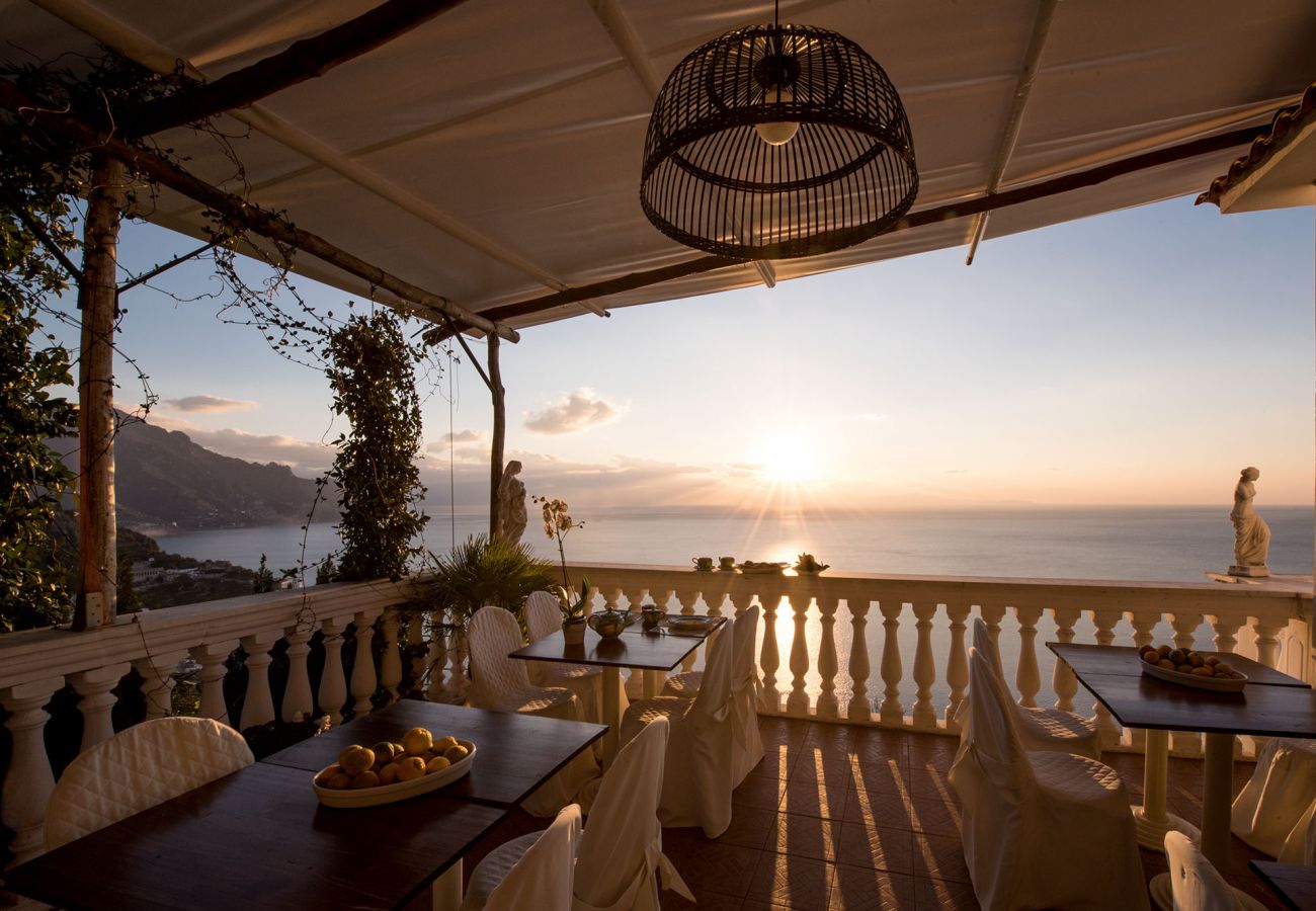 Villa a Pogerola - Villa Gioiello - Piscina vista mare con cromoterapia 