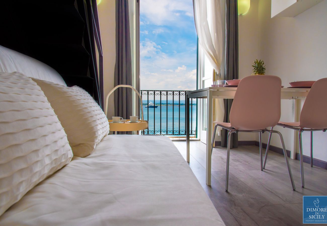 Appartamento a Siracusa - Alfeo bellevue, romantica Suite con terrazza panoramica, by Dimore in Sicily