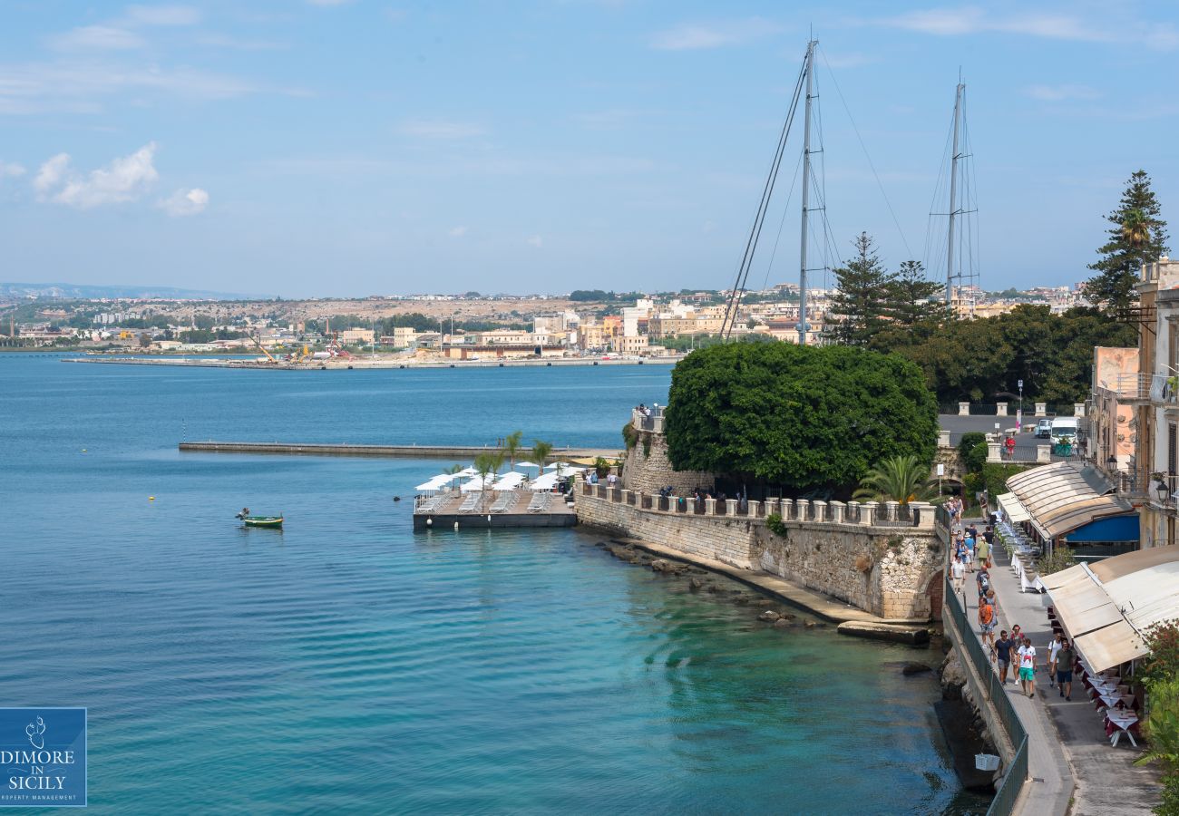 Appartamento a Siracusa - Alfeo bellevue, romantica Suite con terrazza panoramica, by Dimore in Sicily