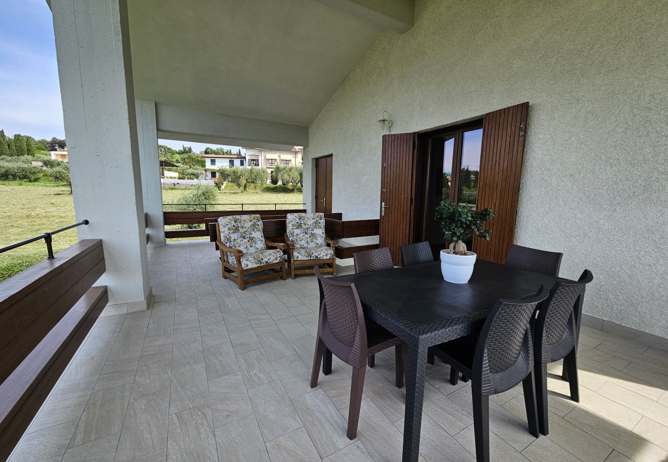 Villa a Lazise - Regarda - Villa Valesana con 3 camere, 2 bagni, giardino e piscina