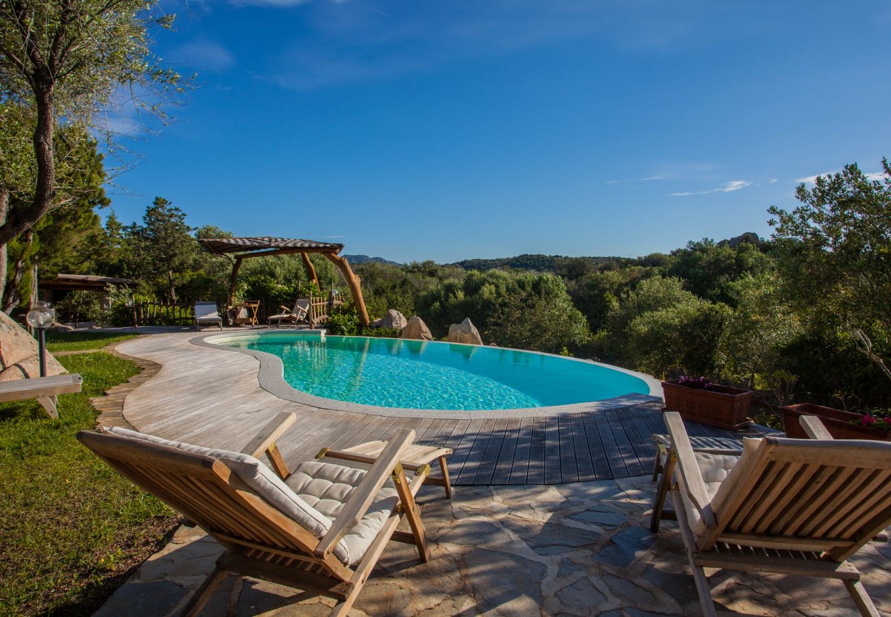 Villa Sa Jaga - piscina esclusiva circondata dal verde, casa vacanze con piscina in Costa Smeralda