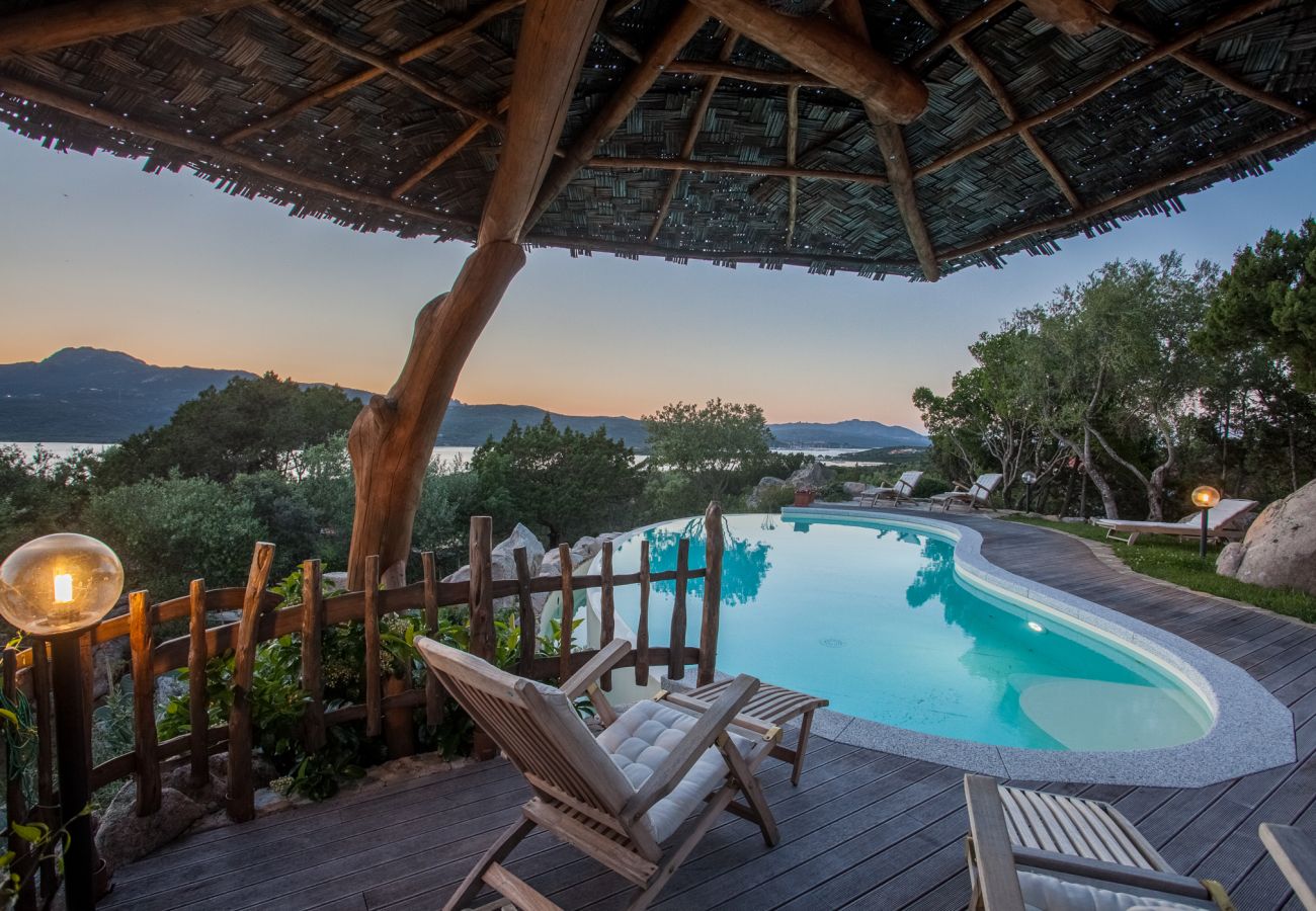 Villa Sa Jaga - piscina e giardino con vista mare, villa in affitto Sardegna