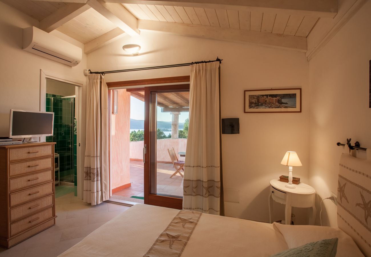 Villa Sa Jaga - camera da letto luminosa e spaziosa per vacanze in Sardegna