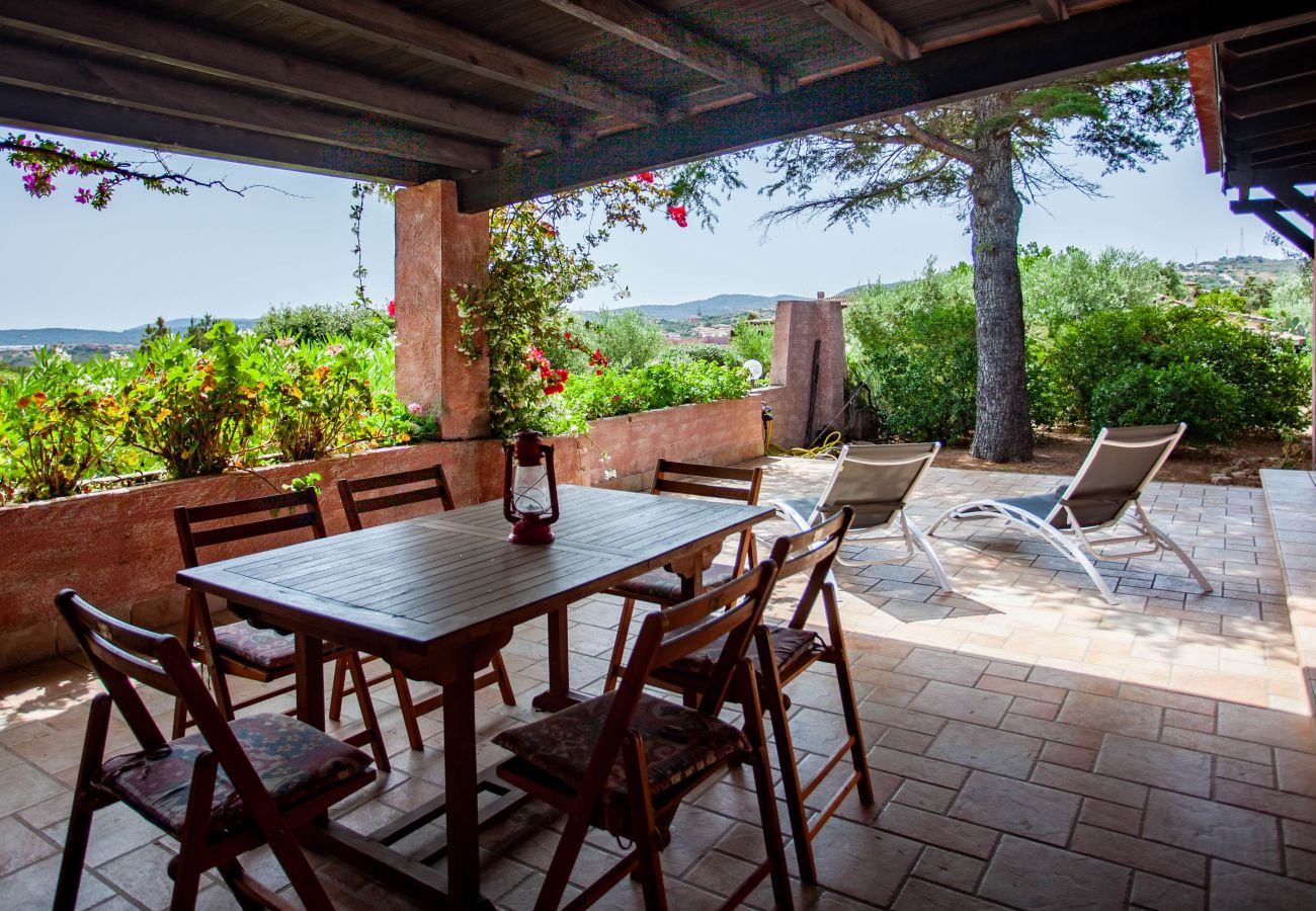 Villa Kalè - veranda con vista su Tavolara e Molara, villa in affitto sulla Costa Smeralda