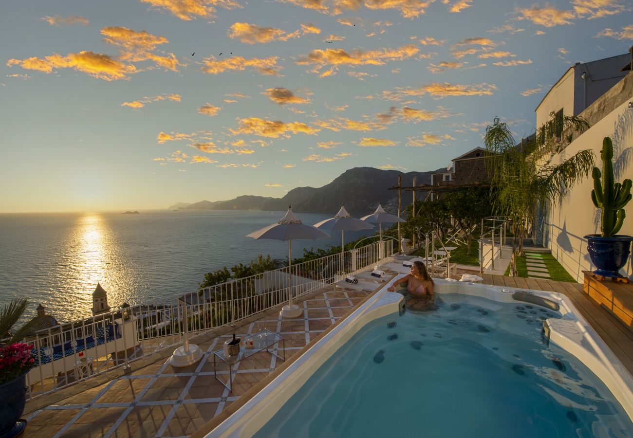 Villa a Praiano - Luxury Villa Malika - Vista Mozzafiato su Capri e Positano