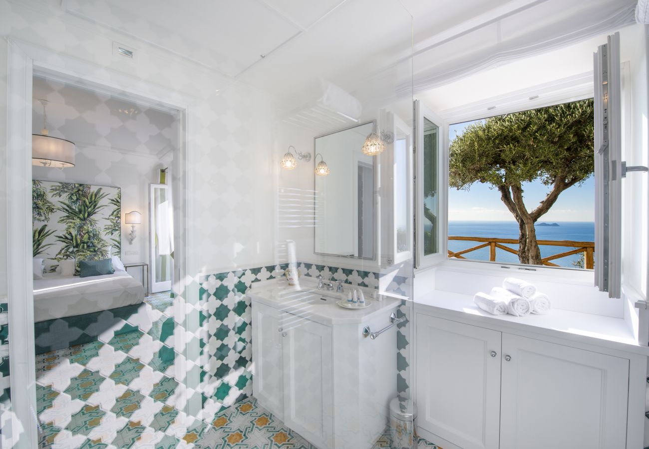 Villa a Praiano - Luxury Villa Malika - Vista Mozzafiato su Capri e Positano