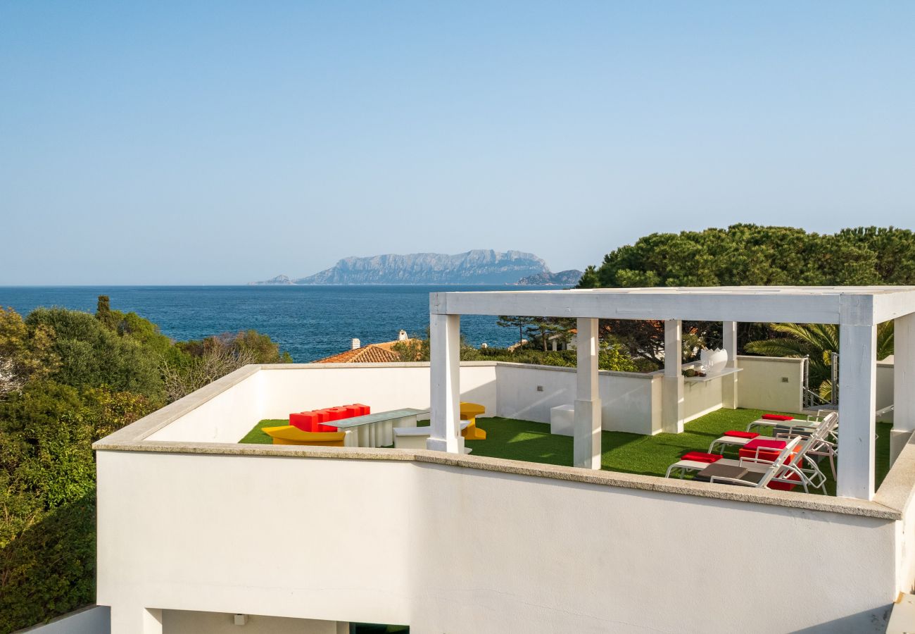 WLofts 14 - Terrazza con vista mare e arredi di design, ideale per godersi il panorama in totale relax