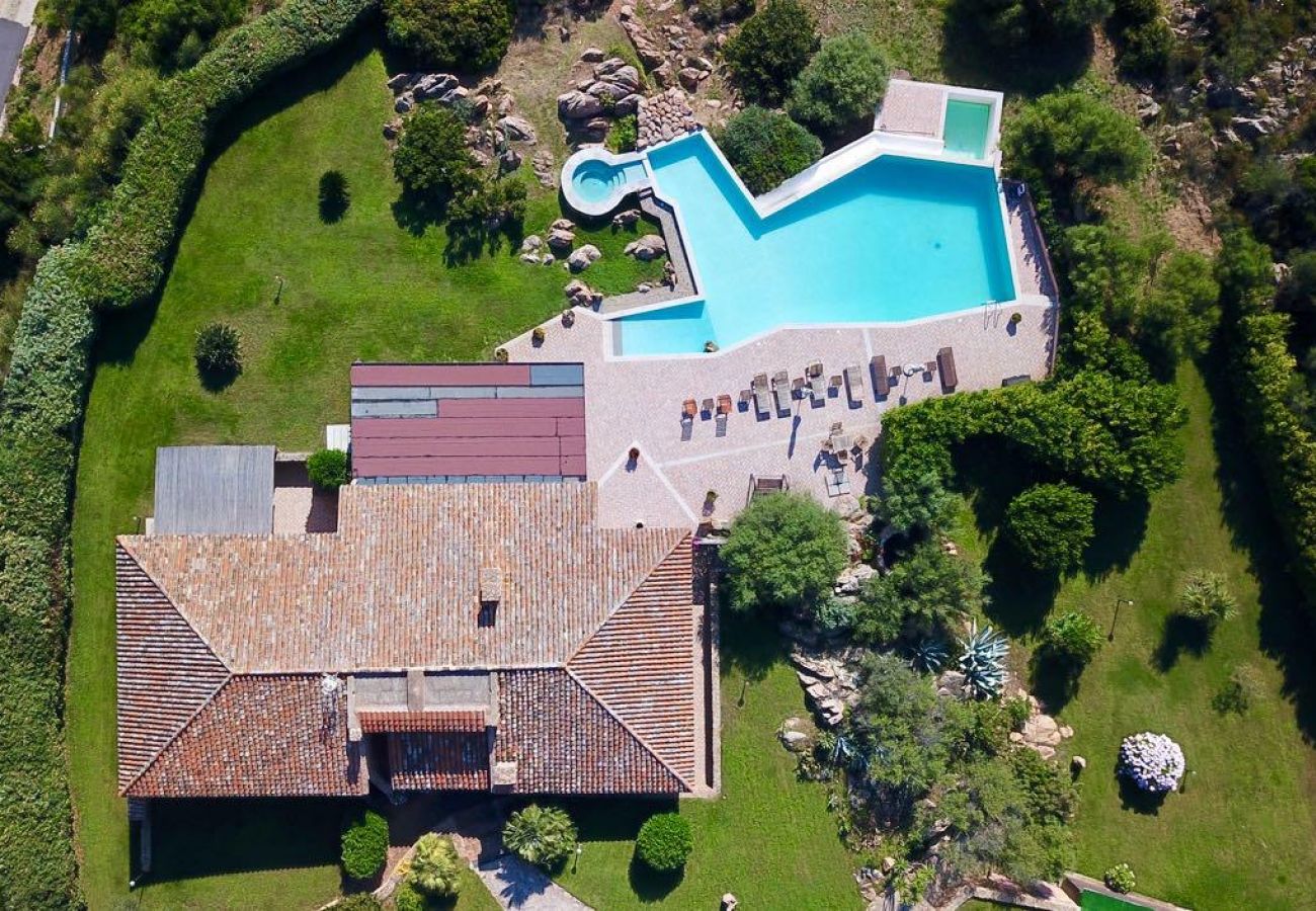 Villa a Porto San Paolo -  Villa Halliv - infinity pool con affaccio su Tavolara