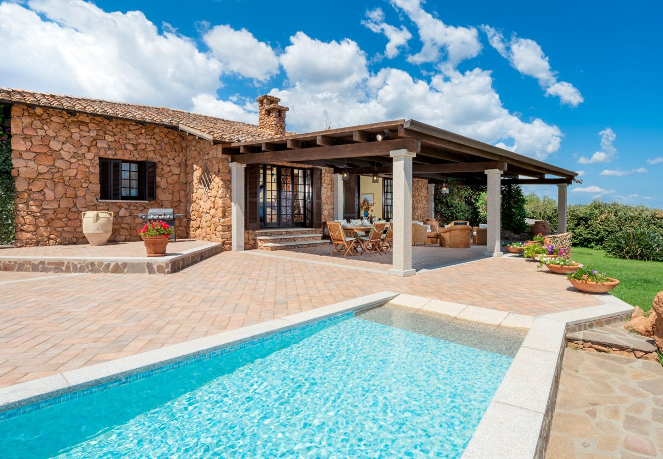 Villa Halliv - villa con piscina privata in affitto a Porto San Paolo, casa vacanze Klodg