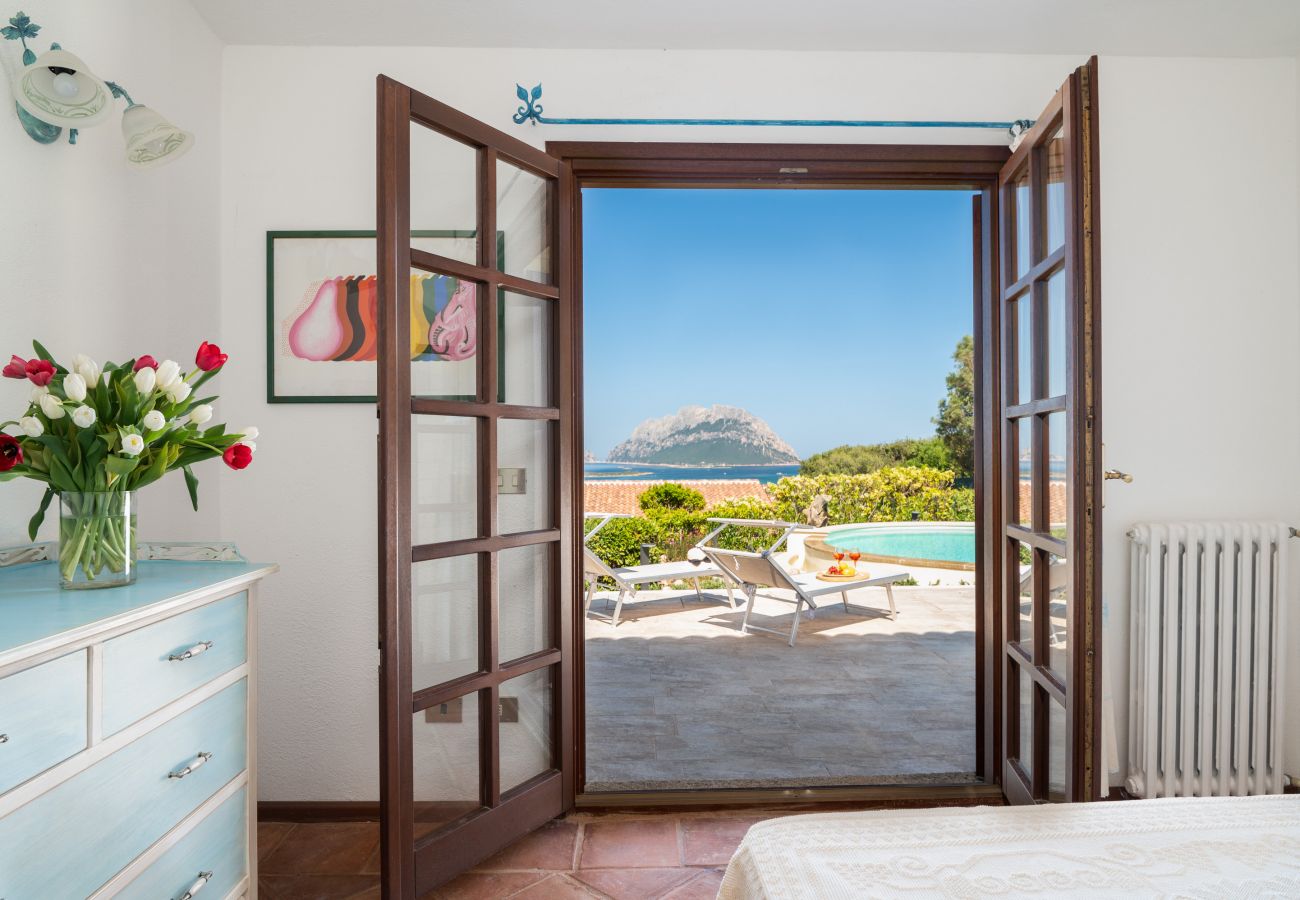 Villa Kiki - camera matrimoniale con splendida vista mare, casa vacanze in Sardegna