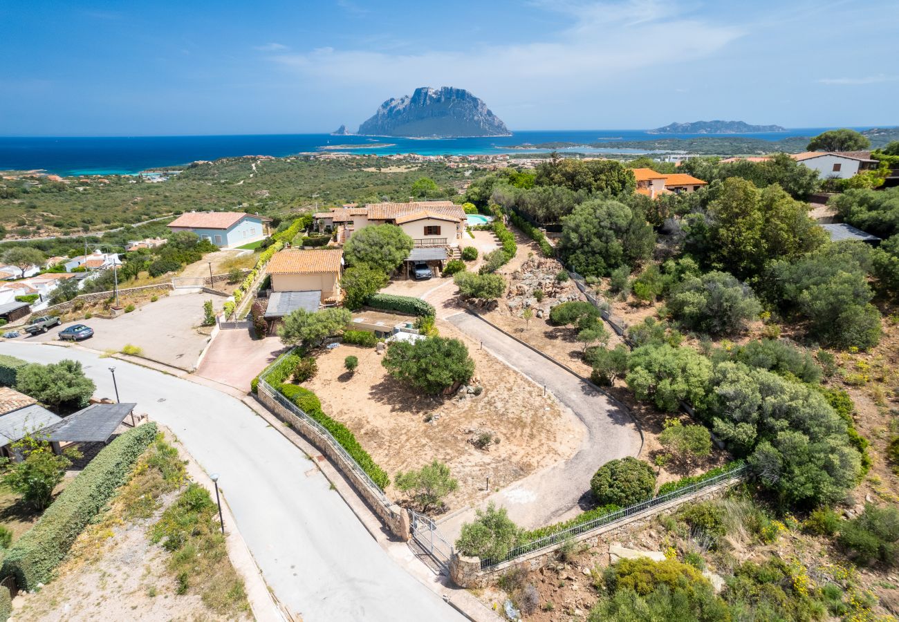 Villa Kiki - vista incantevole sulla natura mediterranea, casa vacanze in Sardegna