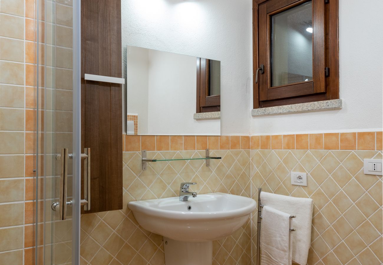 Appartamento a Olbia - Myrsine Viola - moderno flat con piscina, spiaggia