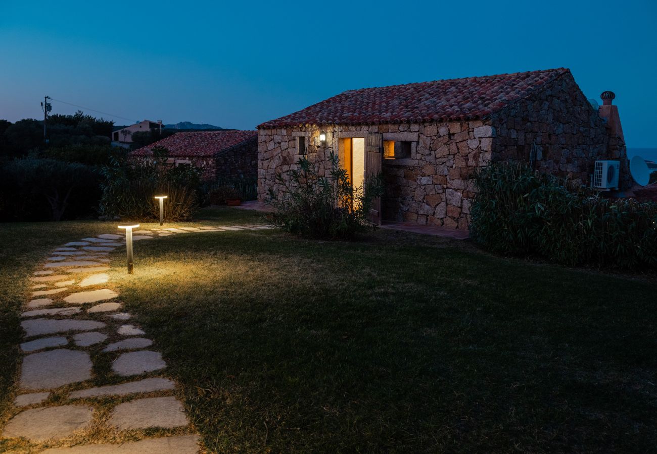 Villa Linda - villa in affitto con giardino e vasca idromassaggio, casa vacanze in Sardegna