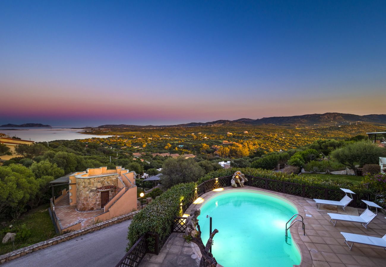 Villa Majra - piscina privata con vista panoramica sul golfo, villa di lusso in affitto in Sardegna