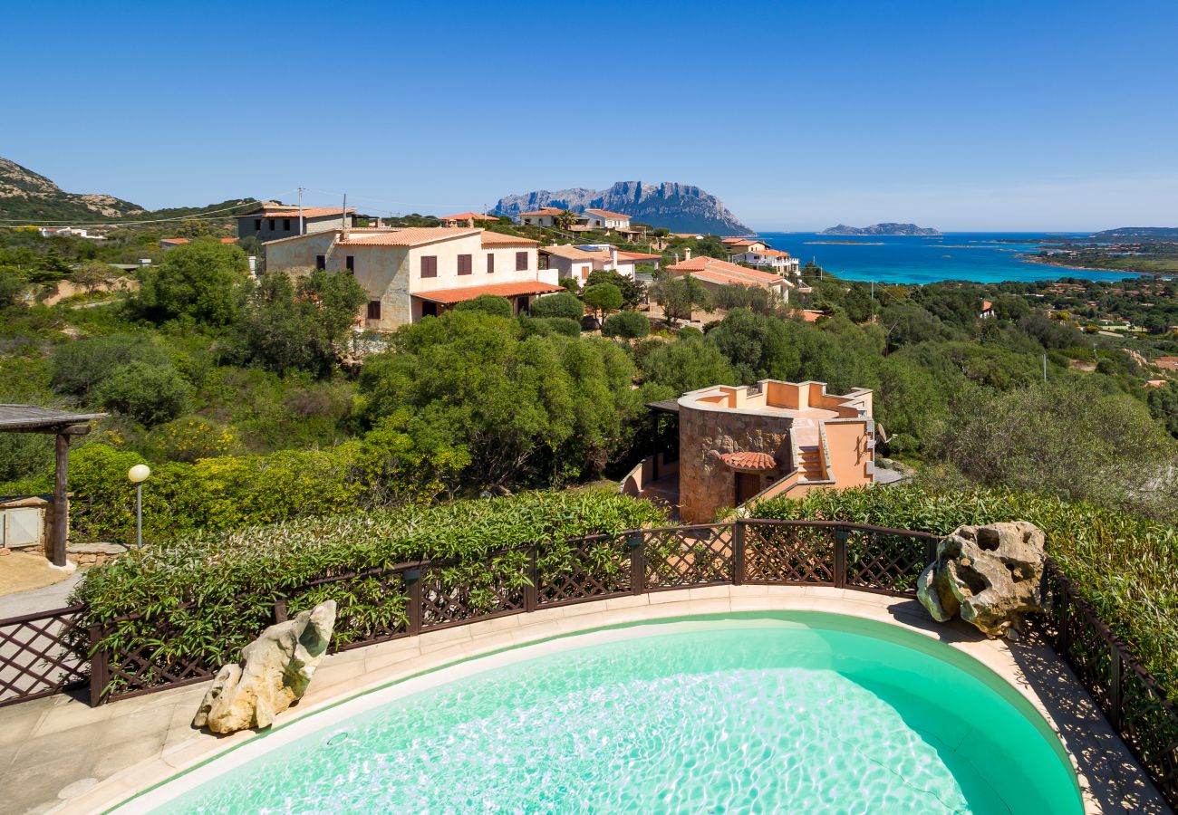 Villa Majra - piscina a sfioro con vista sul golfo, lusso e relax in Sardegna