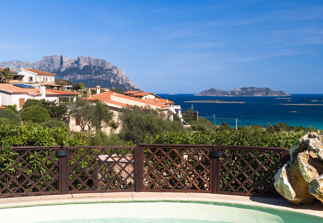 Villa Majra - villa con piscina privata in affitto a Costa Smeralda, vista panoramica mozzafiato sul mare