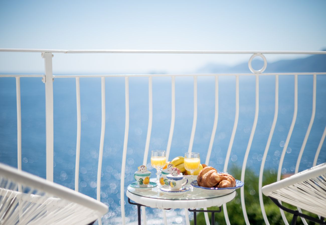 Casa a Praiano - Casa Clara - Casa Moderna con vista Mozzafiato su Capri e Positano