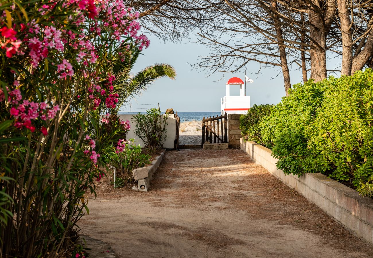 Villa Bay Pine - villa fronte mare con accesso diretto alla spiaggia in affitto a Olbia