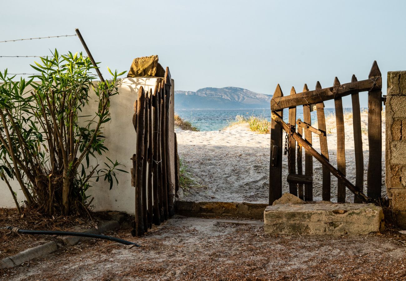 Villa Bay Pine - accesso privato alla spiaggia in casa vacanze sulla costa est della Sardegna