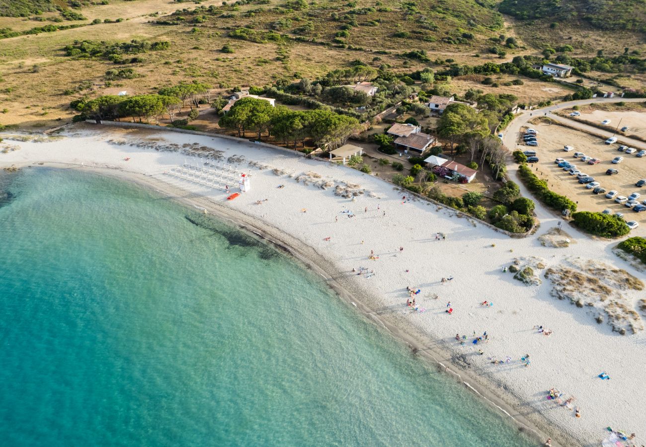 Villa a Olbia - Villa Bay Pine - accesso esclusivo sulla spiaggia di Pittulongu, wi-fi