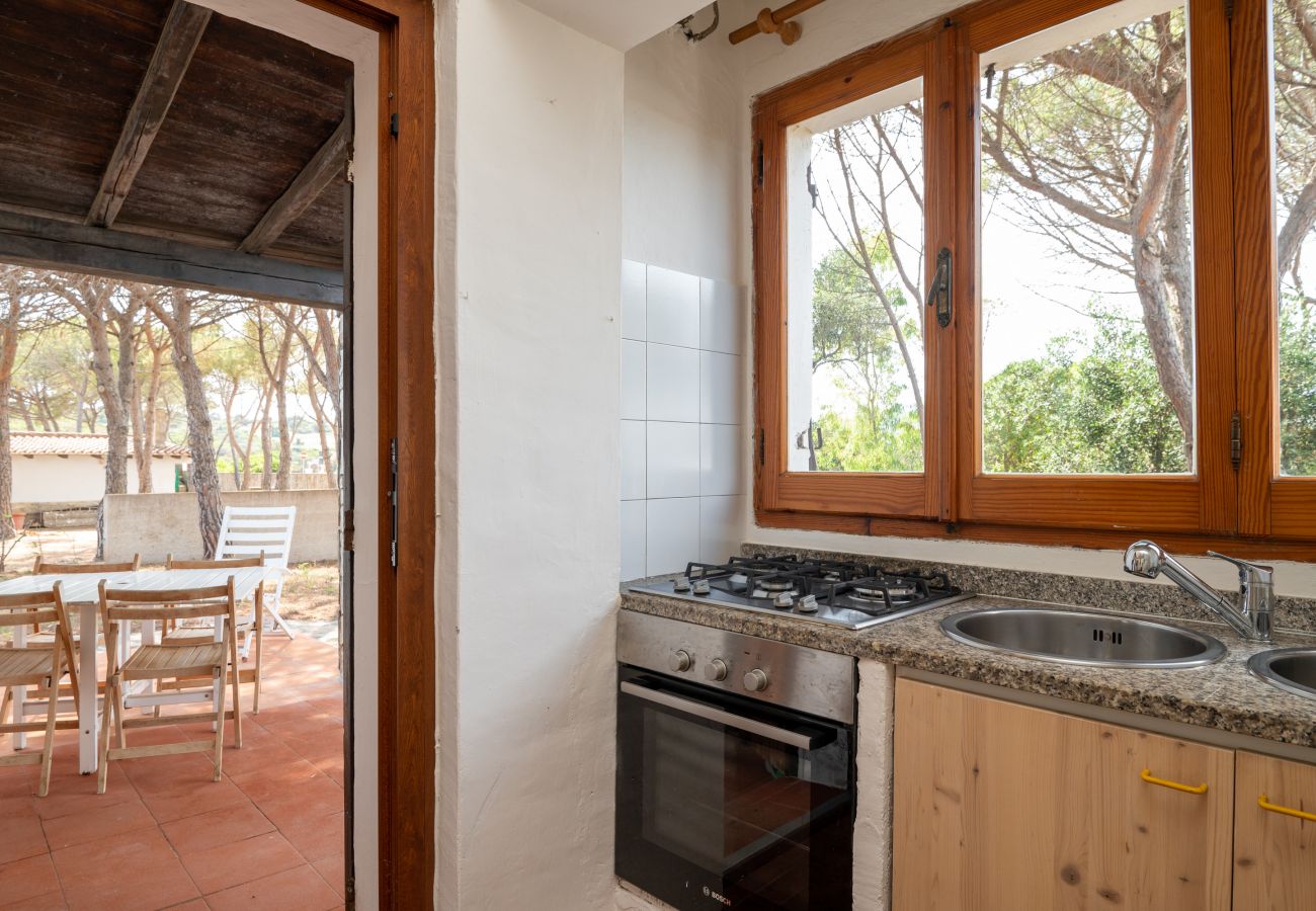 Villa Bay Pine - cucina completamente attrezzata in villa in affitto a Pittulongu