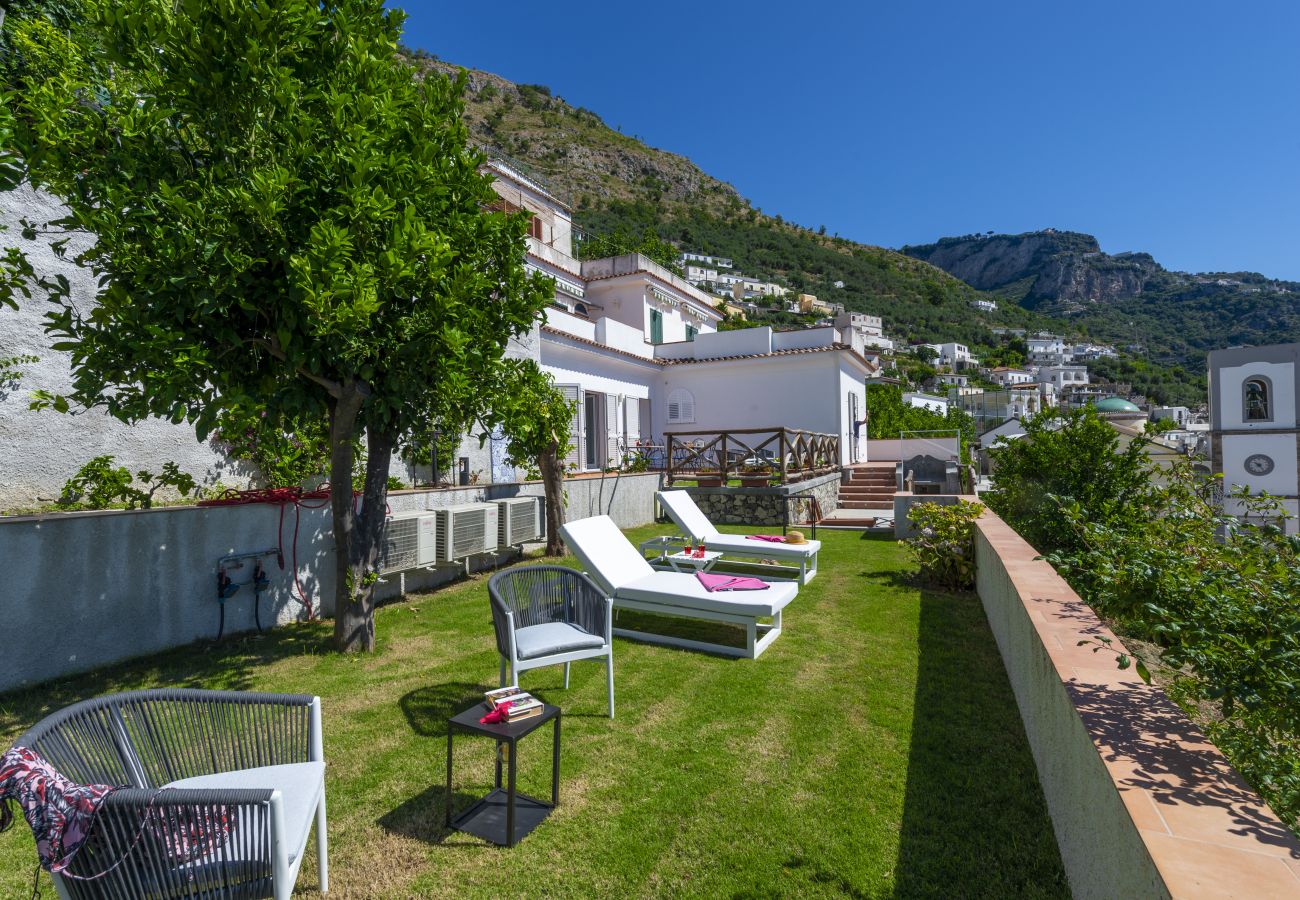 Casa a Praiano - Villa Euriclea - L'eleganza mediterranea nel cuore di Praiano