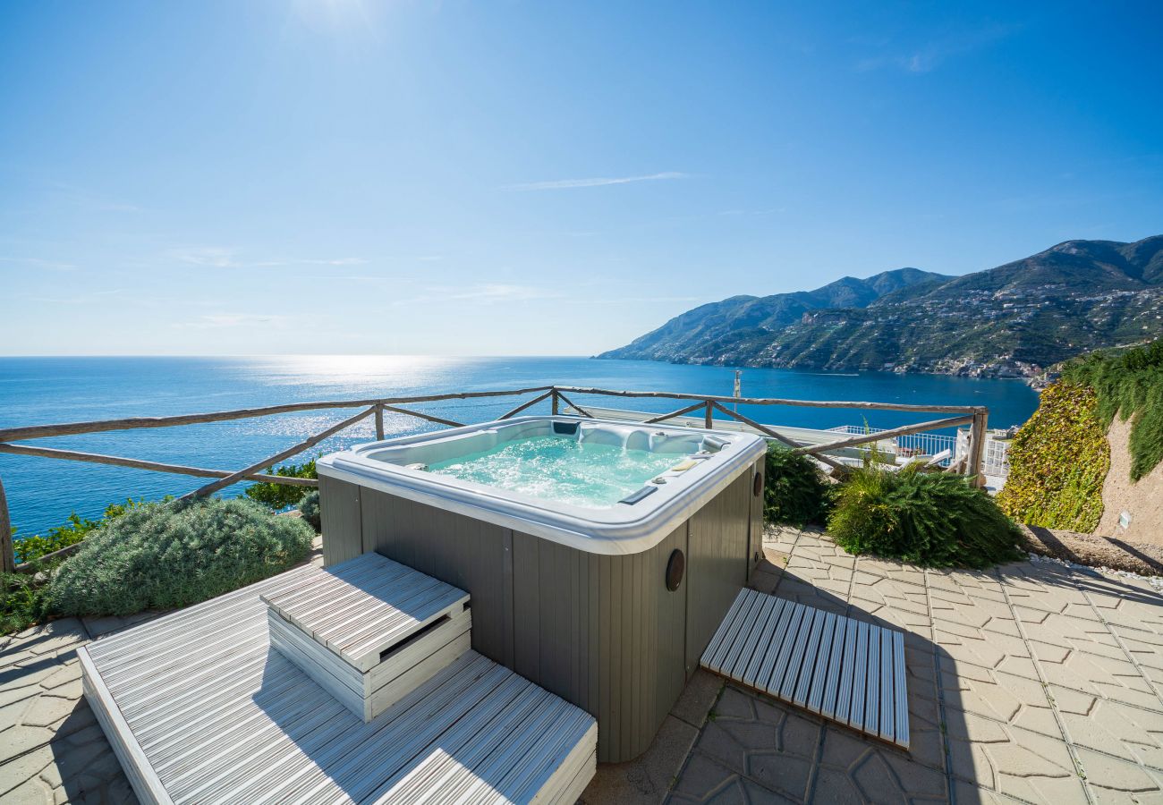 Villa a Maiori - Luxury Villa Vittoria- Villa con giardino, piscina e jacuzzi vista mare 