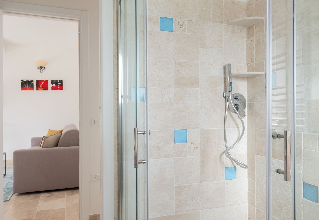 Bellevue 36A Bagno elegante con finiture di lusso a Budoni