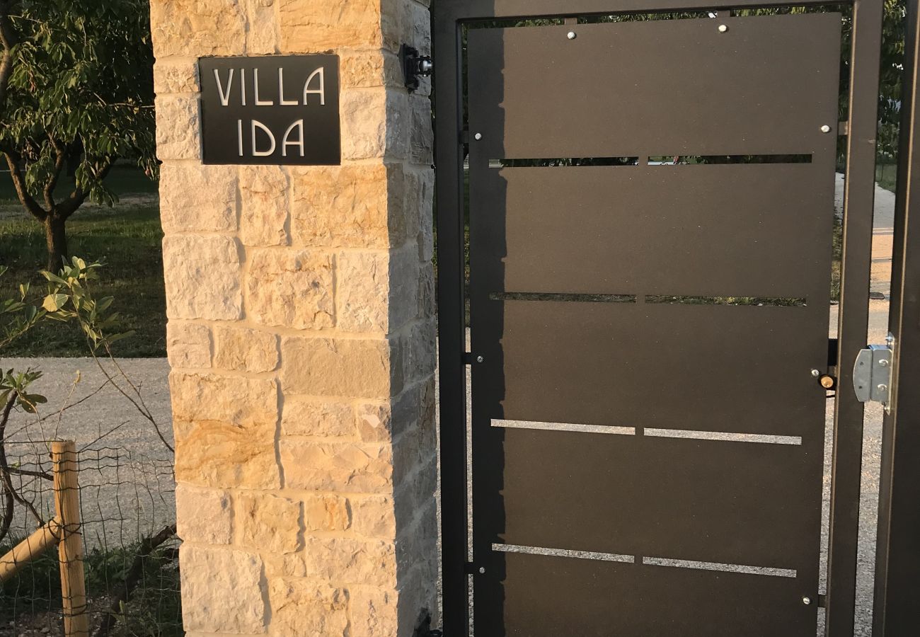 Villa a Costermano - Villa Ida per 12 persone con piscina privata e grande parco