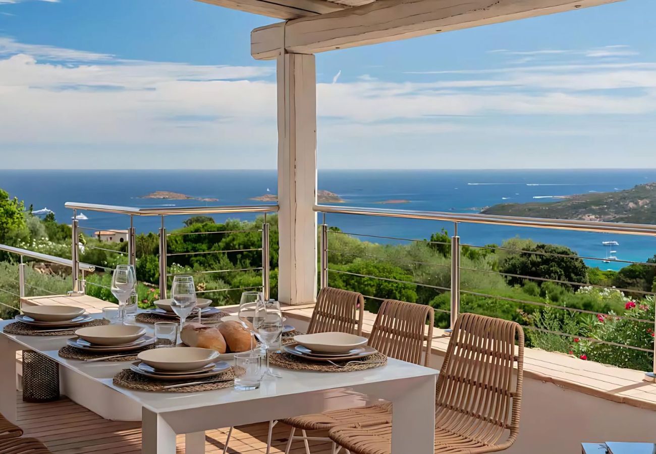 Villa a Porto Cervo - Villa Wave - raffinata villa con piscina e vista sul Pevero