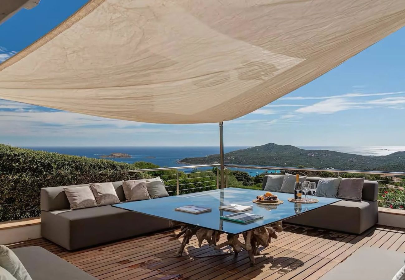 Villa a Porto Cervo - Villa Wave - raffinata villa con piscina e vista sul Pevero