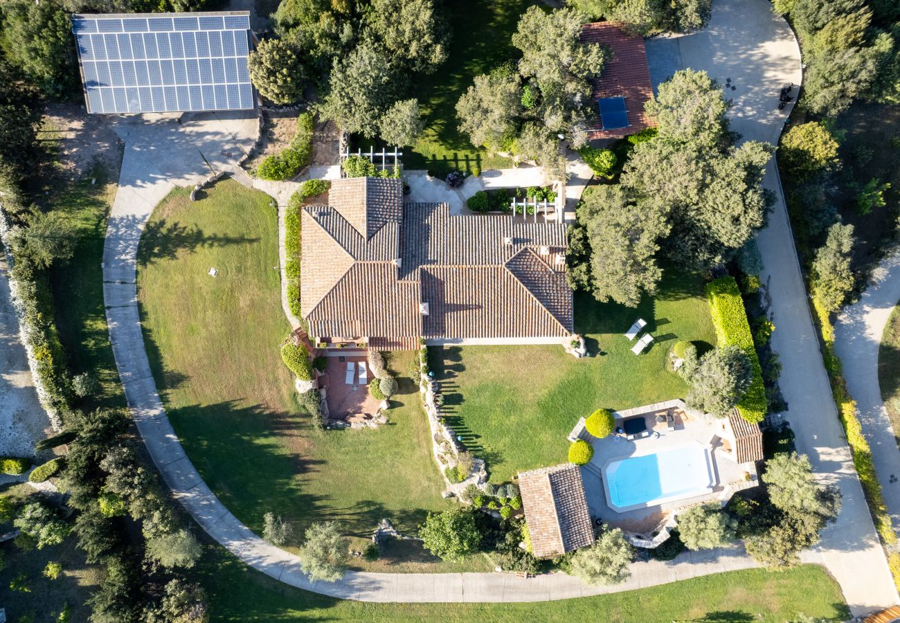 Villa Zenith - Splendida villa sarda con piscina privata e giardino, affitto vacanze in Costa Smeralda