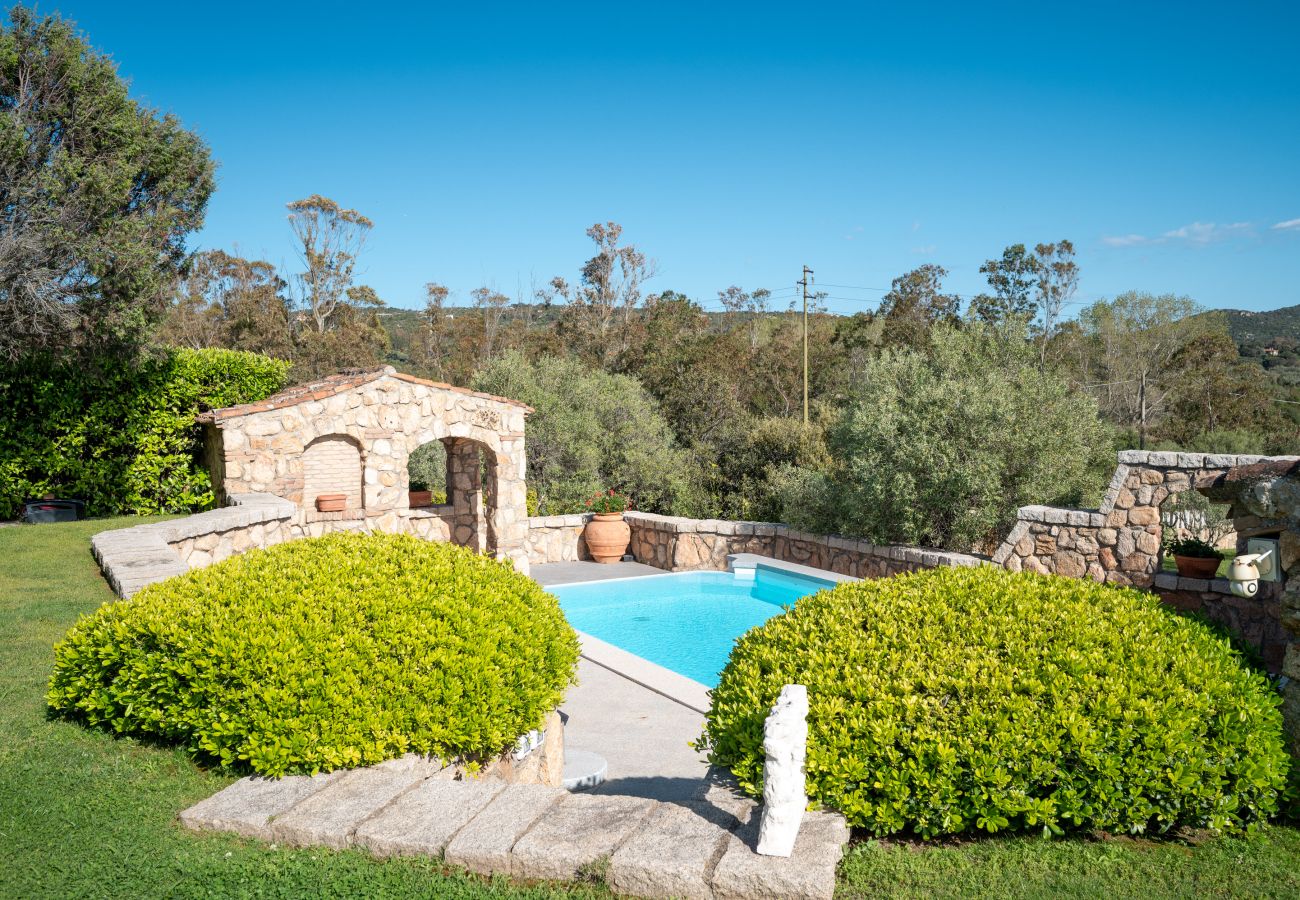 Villa Zenith - Piscina privata e ampio giardino, casa vacanze di lusso in Sardegna