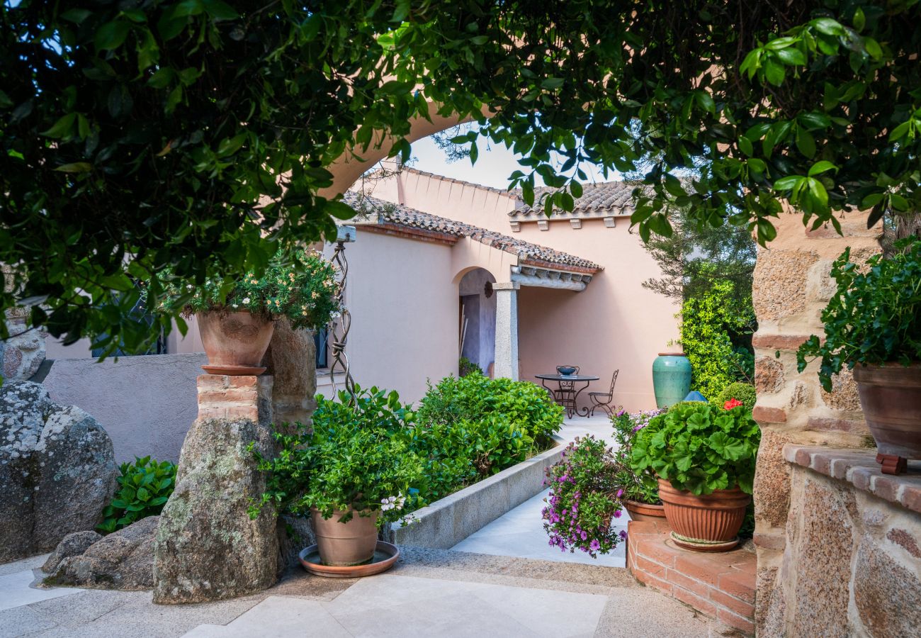 Villa Zenith - Villa con piscina privata e stile sardo in affitto in Costa Smeralda, ideale per vacanze di lusso