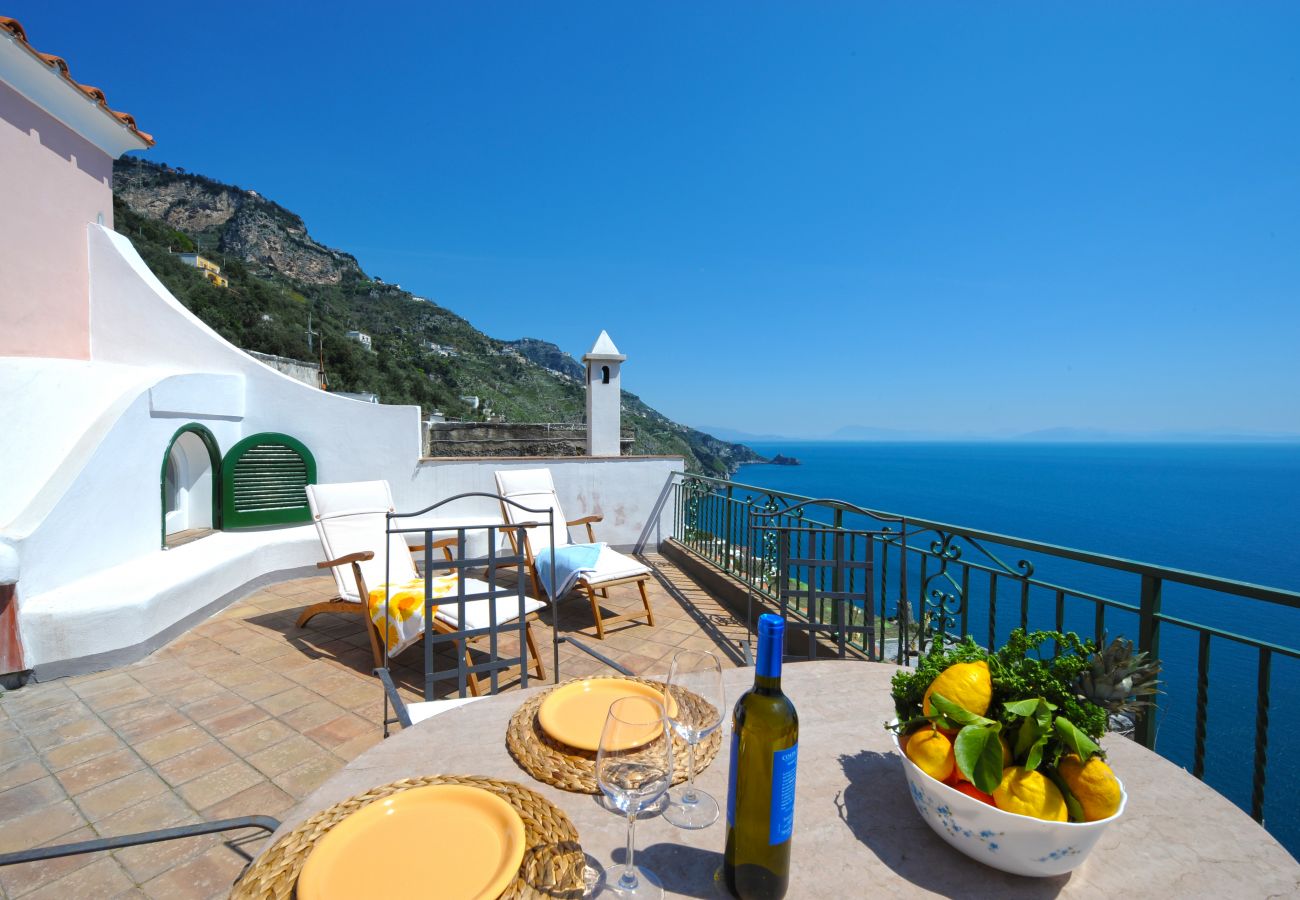 Ferienhaus in Praiano - Casale Fralisa - Wunderbare Terrasse und Whirlpool mit Meerblick