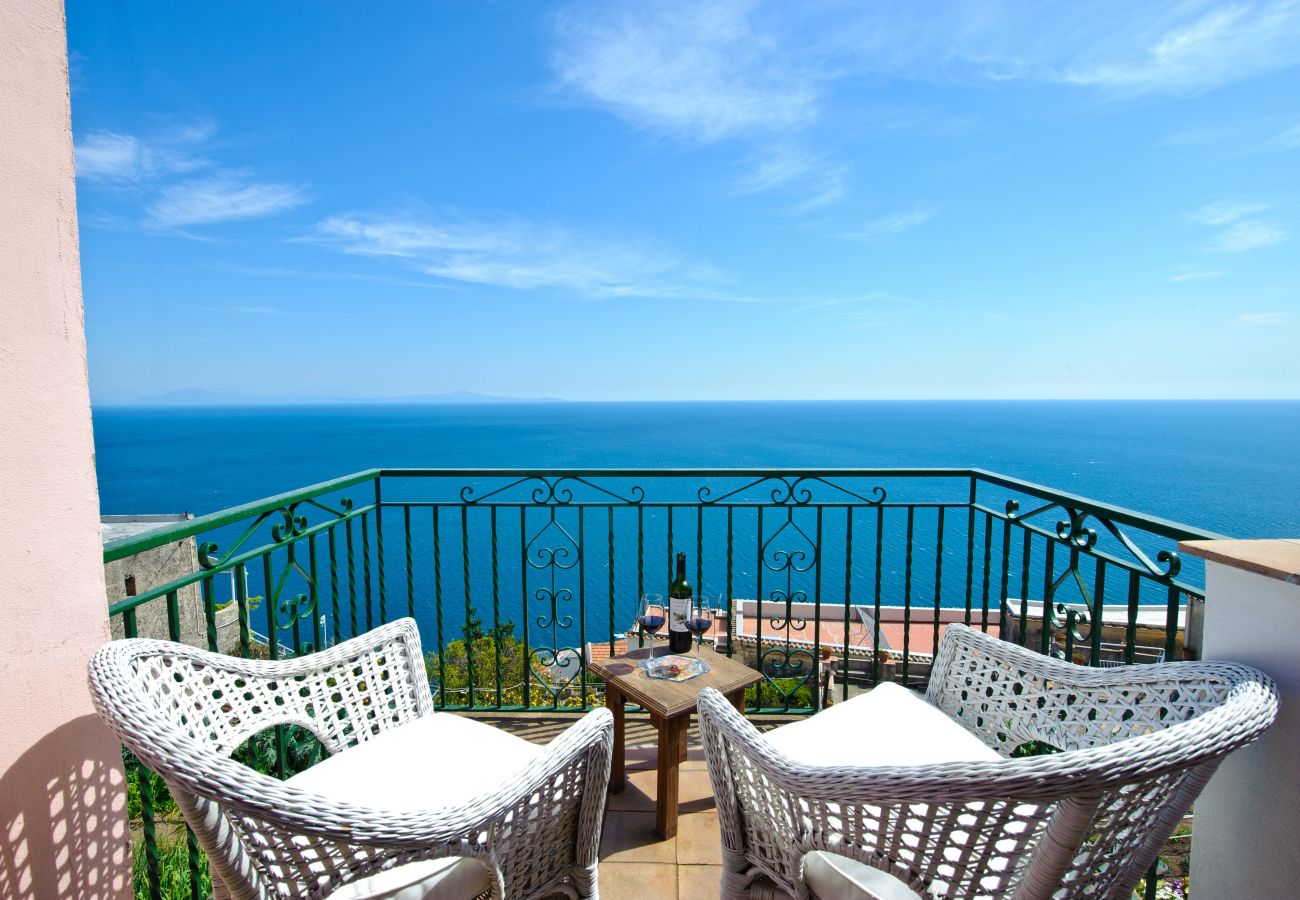 Ferienhaus in Praiano - Casale Fralisa - Wunderbare Terrasse und Whirlpool mit Meerblick