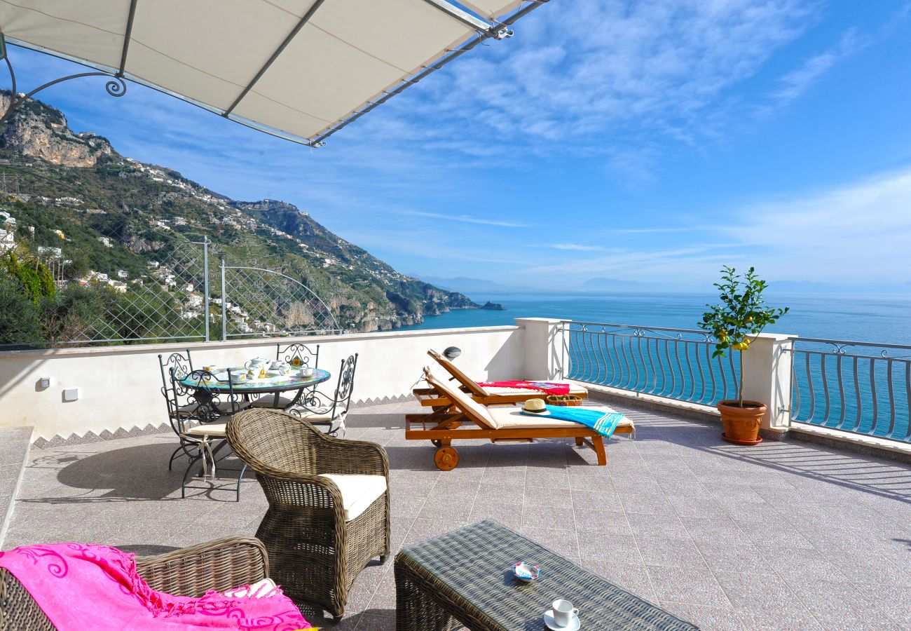 Ferienhaus in Praiano - Casa La Ulivella - Große Terrasse mit Meerblick