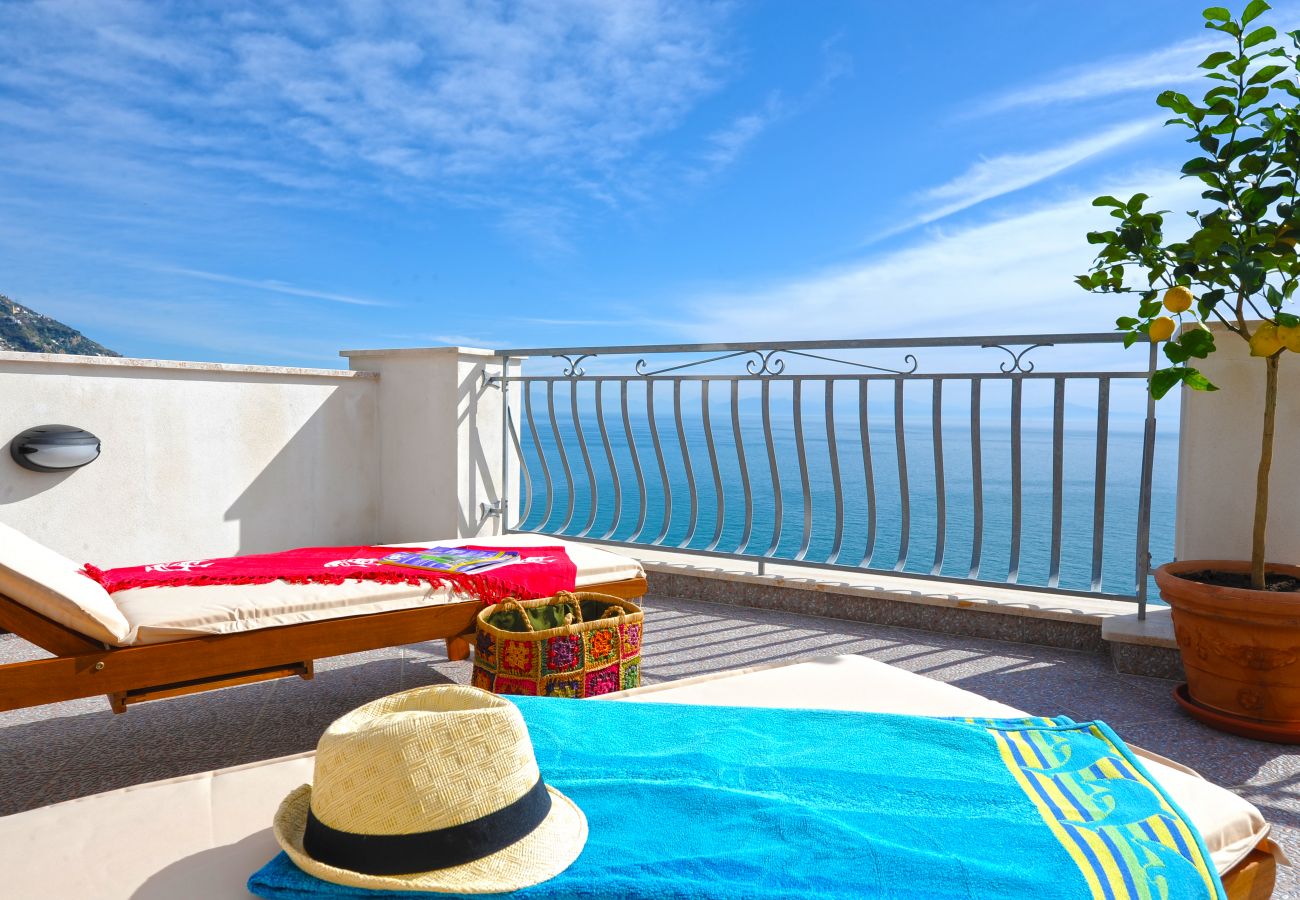 Ferienhaus in Praiano - Casa La Ulivella - Große Terrasse mit Meerblick