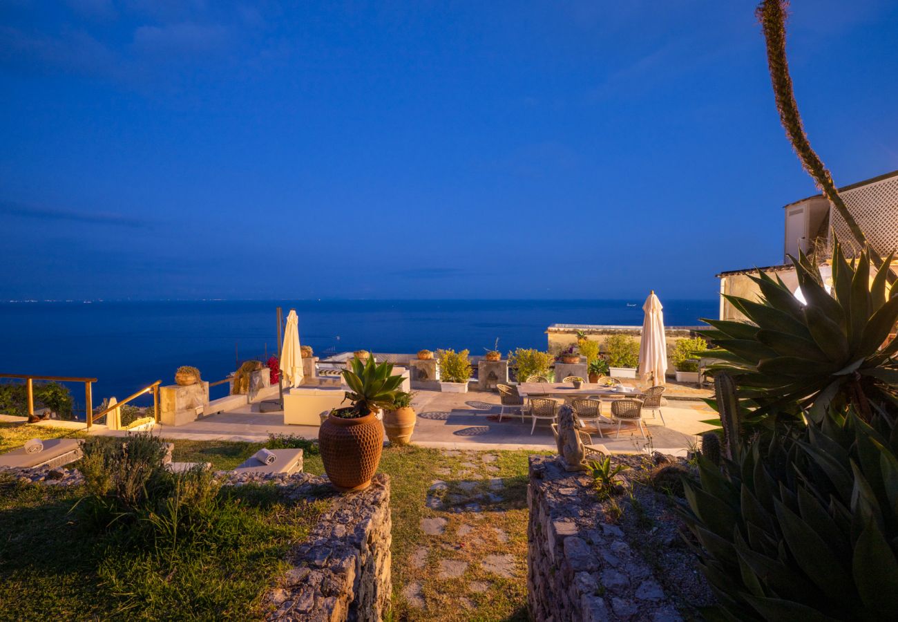 Villa in Praiano - Villa Panorama - Pool mit Meerblick und Sauna