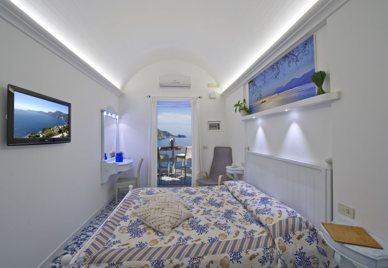 Studio in Praiano - Romantic Room - Set in the Rock, mit Blick auf das Meer