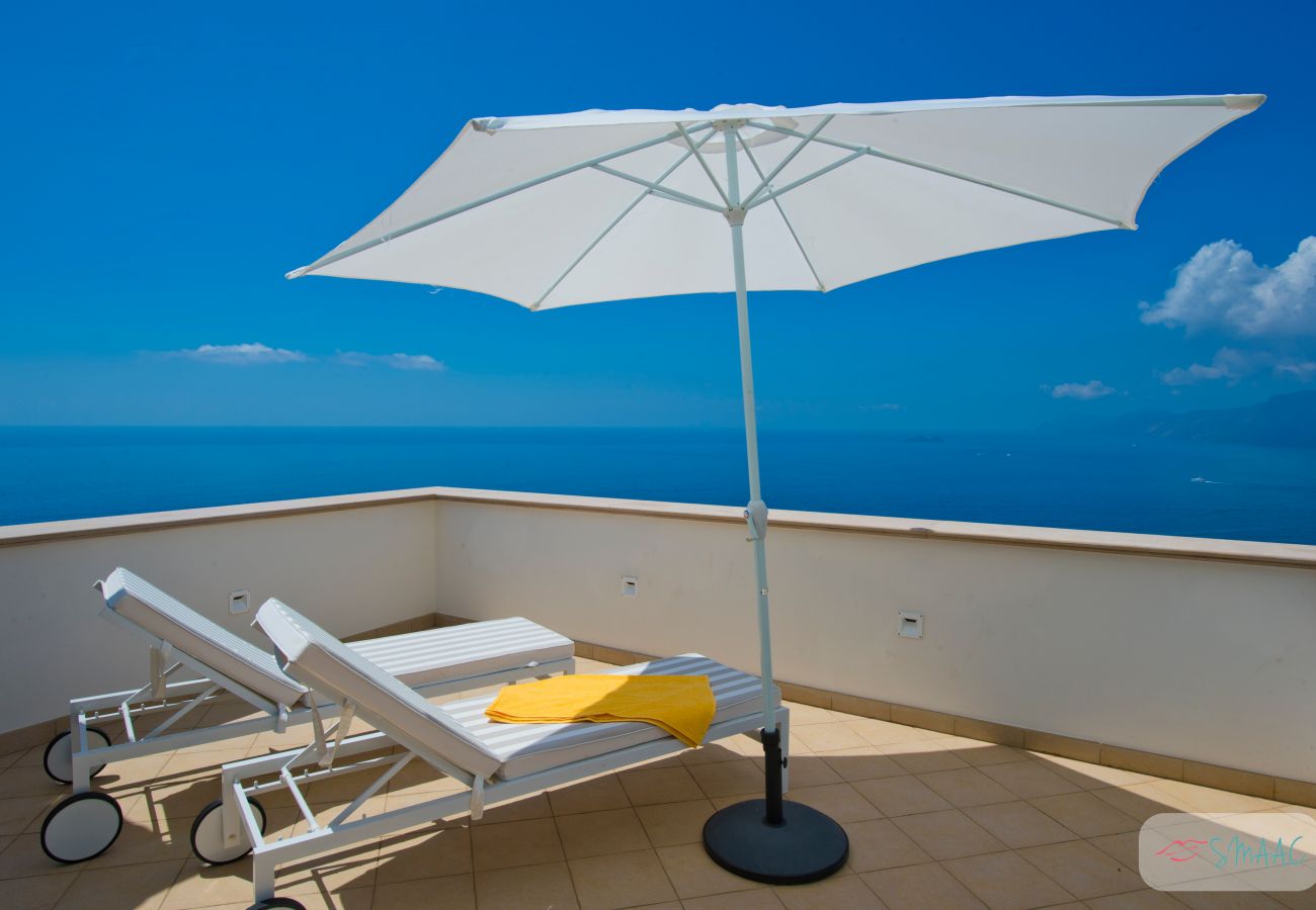 Villa in Praiano - Villa Imperati - Herrliche Villa mit Pool mit Blick auf das Meer