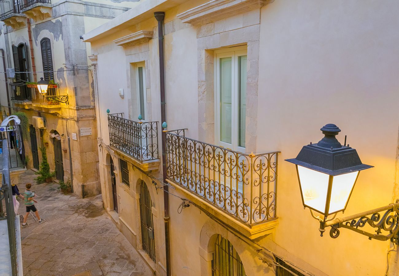 Ferienwohnung in Siracusa -  Veronique apartments, terrazza sul  mare , by Dimore in Sicily