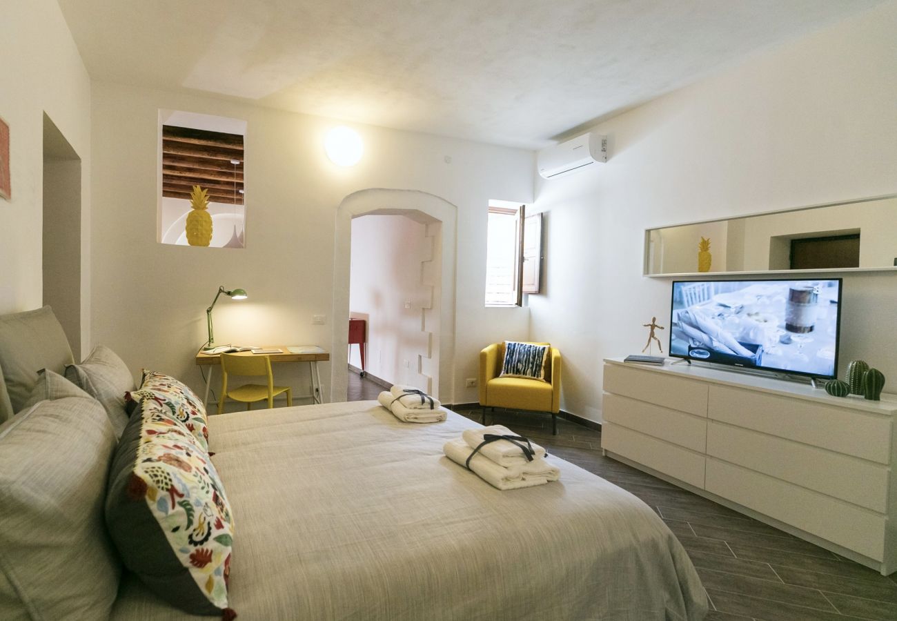 Ferienwohnung in Siracusa - Studio Alagona Ortigia , three minutes walk from the sea