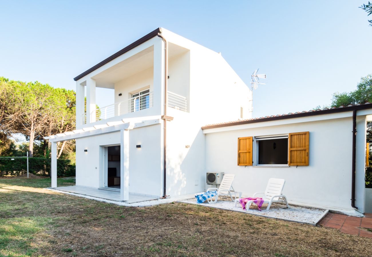 Chalet in Olbia - Villetta Bianca - modernes Haus 400 m Sandstrand