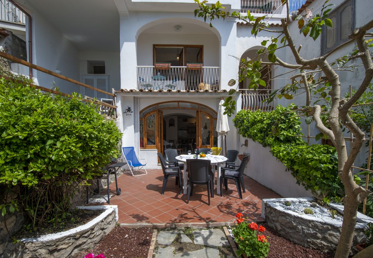 Ferienhaus in Praiano - Casa di Nonno Mario - Aussicht auf den Capri-Sonnenuntergang