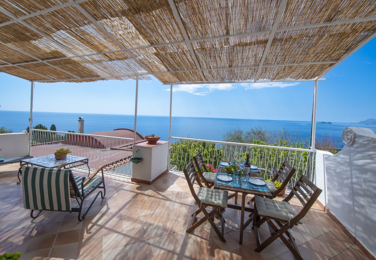 Ferienhaus in Praiano - Casa di Nonno Mario - Aussicht auf den Capri-Sonnenuntergang